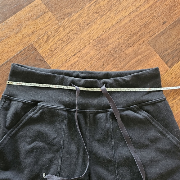 LULULEMON Black Be Still Bermuda Lounge Shorts Size 2 - Picture 4 of 7